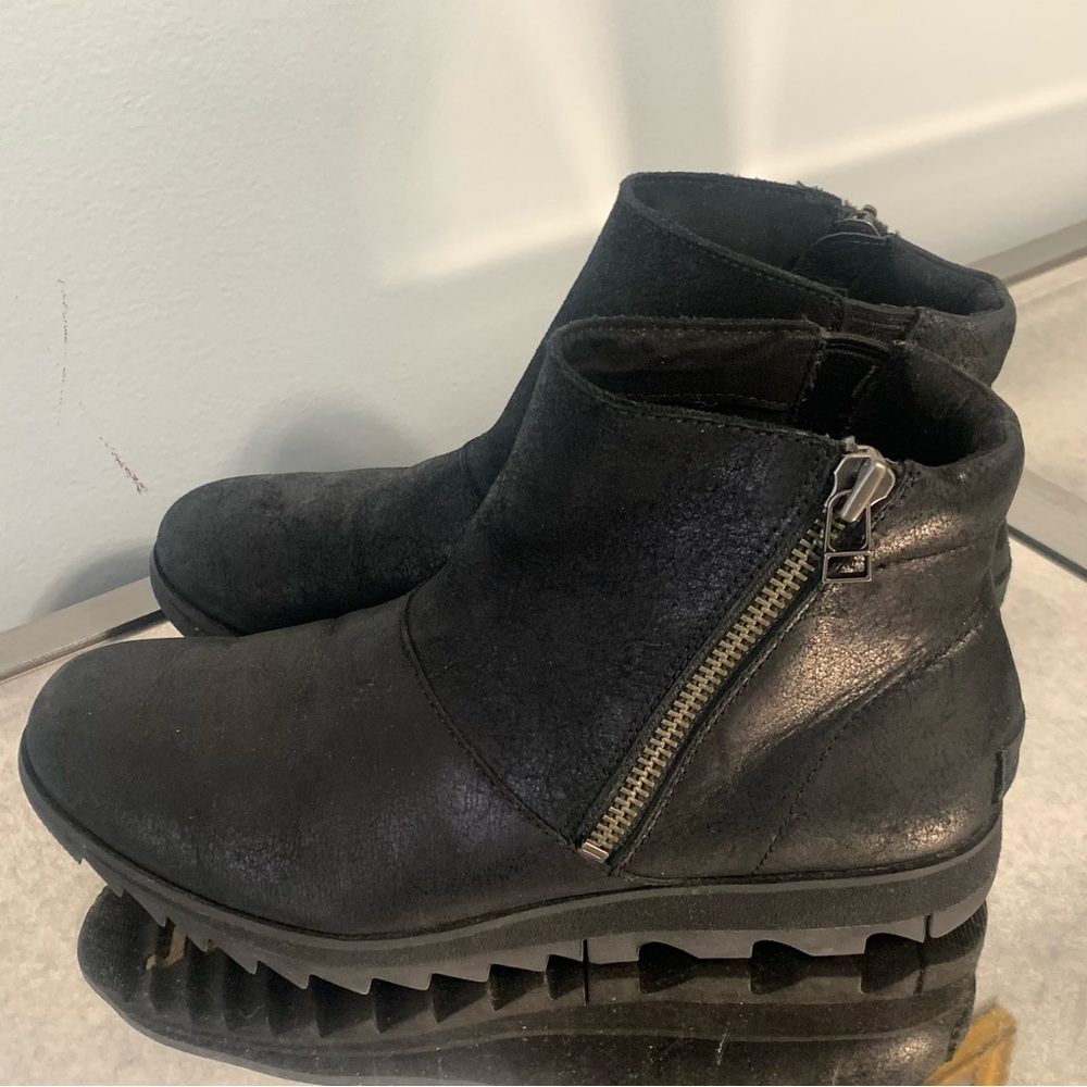Sorel Harlow Black Zip Bootie